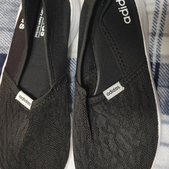 Adidas slip on shoes size 8 black - Picture 7 of 7